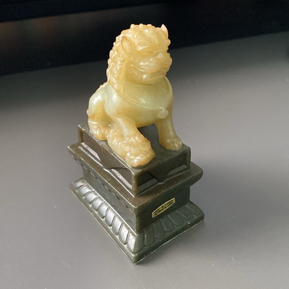 Vintage Soapstone Foo Dog Temple Lion On Base Figurine Paperweight